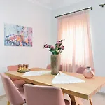 Aristea's 2nd Floor Daire
